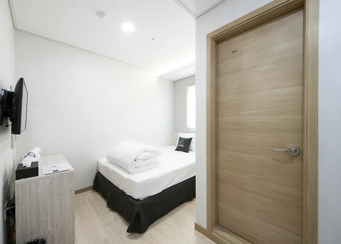 Guest house K-guesthouse Premium Nampo 1 3*